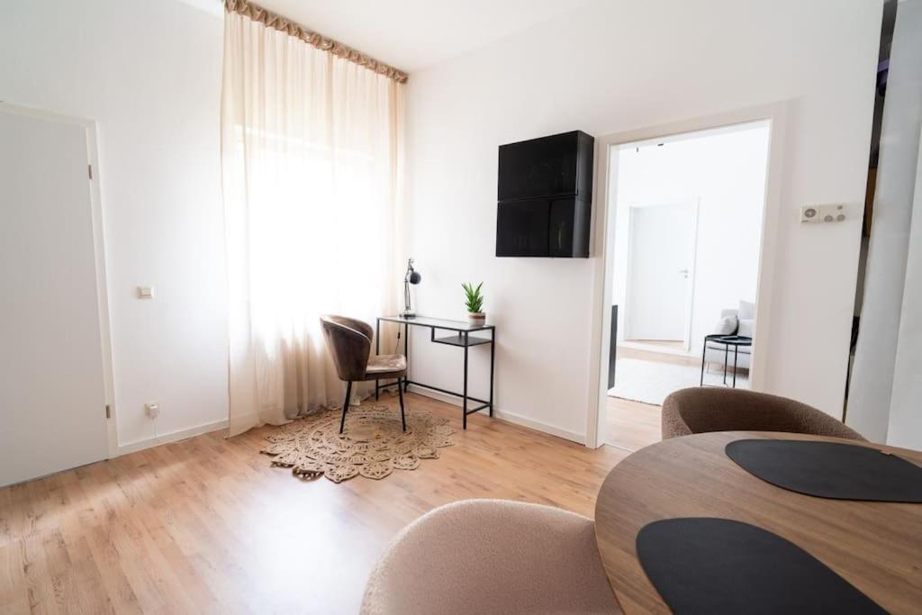 Wohnung Naehe Stadtzentrum Mit Wohnzimmer Und Kueche Koblenz  Exterior photo