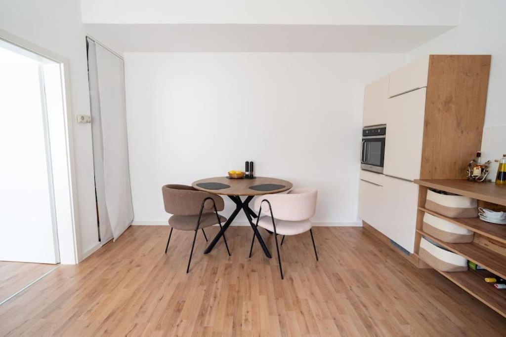 Wohnung Naehe Stadtzentrum Mit Wohnzimmer Und Kueche Koblenz  Exterior photo